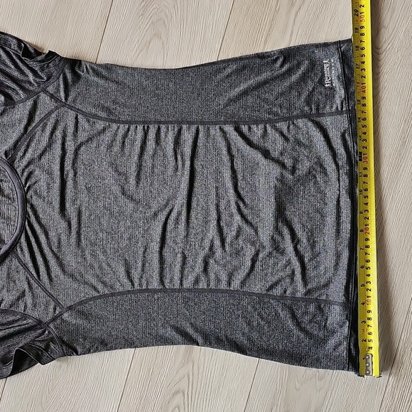 Running Room Fitwear Activewear Shortsleeve Top With Back Zipper Pocket Medium - Picture 6 of 14